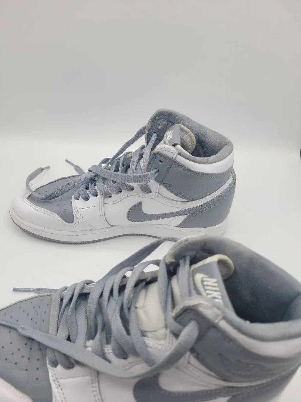 Nike Air Jordan 1 Retro High OG Shoes Youth Size 5.5Y Gray Stealth 575441-037